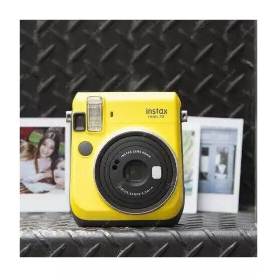 Instantní žlutý fotoaparát Mini 70