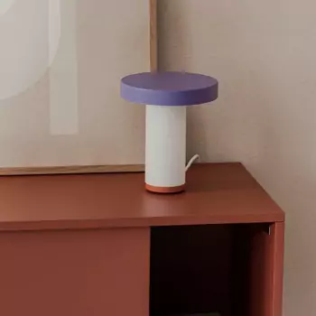 Fialová stolní lampa Soko