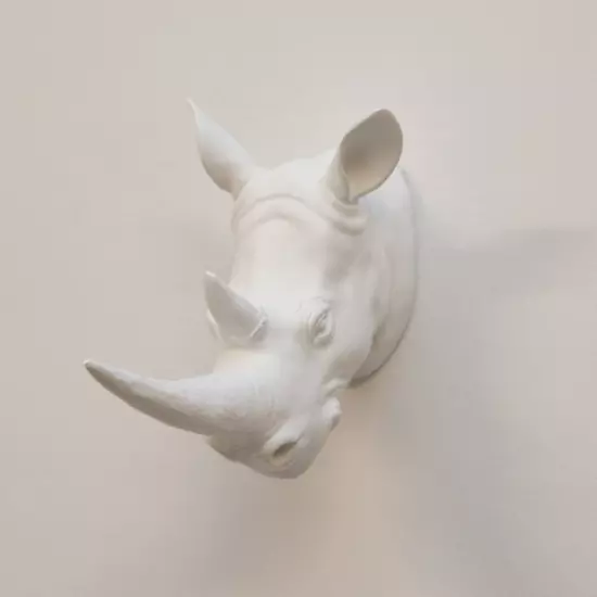 Socha na stěnu – nosorožec
