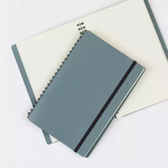 Modrý zápisník v kožených deskách – Large