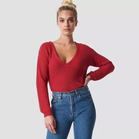 Červený svetr s véčkovým výstřihem – XS