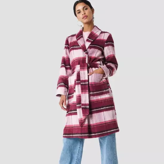 Růžovo-fialový kostkovaný kabát s příměsí vlny