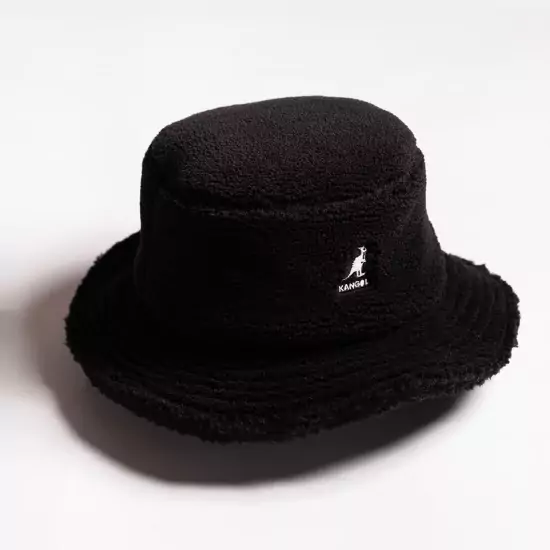 Černý klobouk Plush Rap Hat
