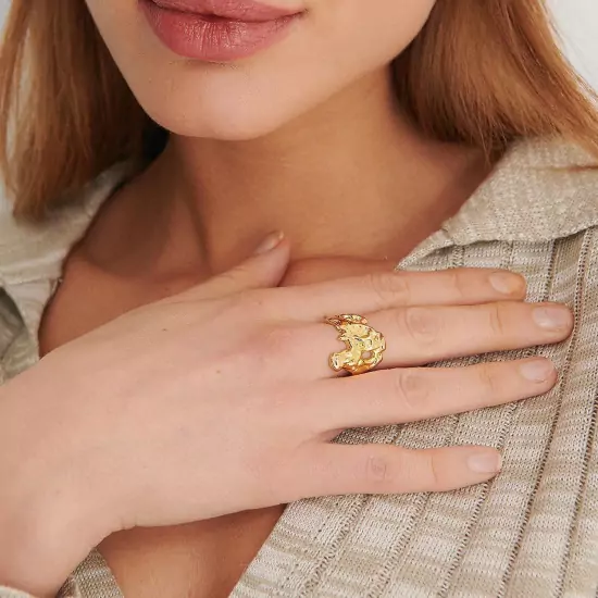 Zlatý abstraktní prsten