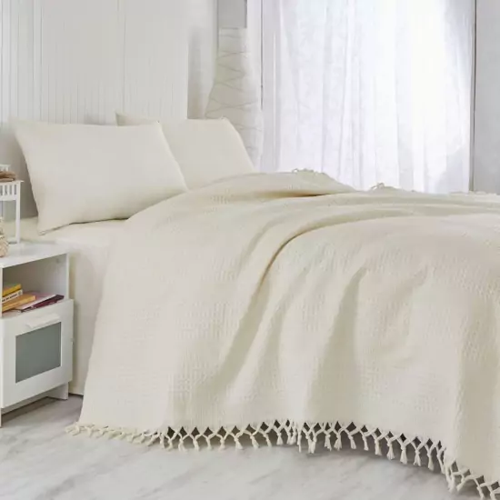 Krémový přehoz na postel – 220 × 240 cm