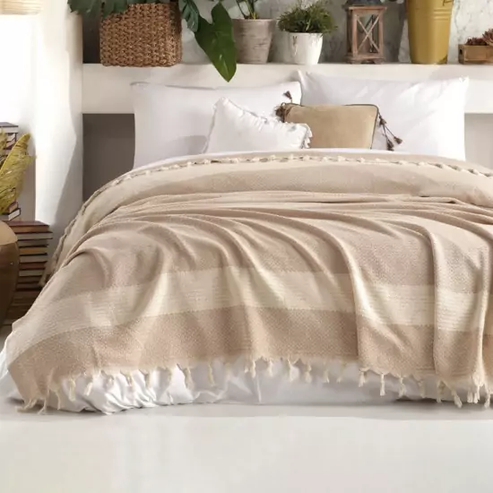 Béžový přehoz na postel Seritli – 200 × 230 cm