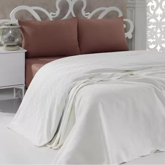Krémový přehoz na postel – 200 × 240 cm