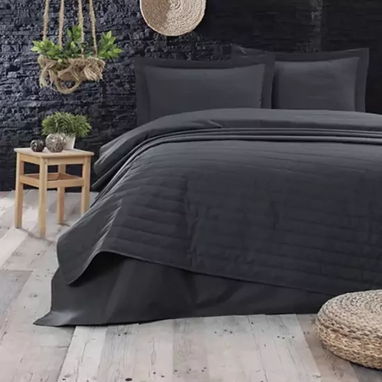 Antracitový přehoz na postel Monart – 240 × 220 cm